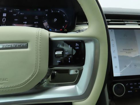 Certified 2023 Land Rover Range Rover SE image 12