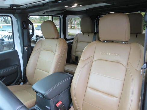 Used 2021 Jeep Wrangler Unlimited Sahara image 19