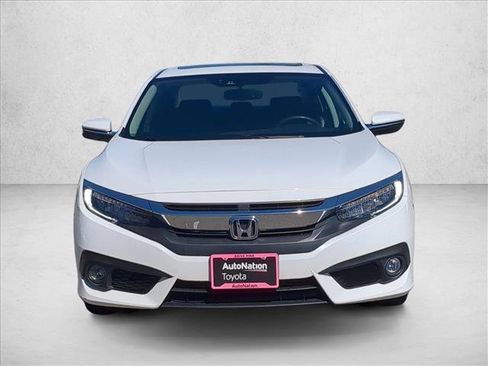 Used 2018 Honda Civic Touring image 2