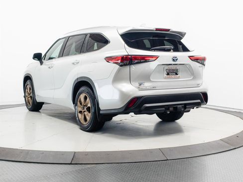 Used 2023 Toyota Highlander Bronze Edition AWD/4WD image 10