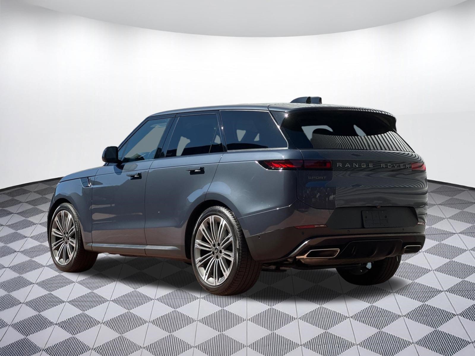 Used 2024 Land Rover Range Rover Sport SE AWD/4WD image 3