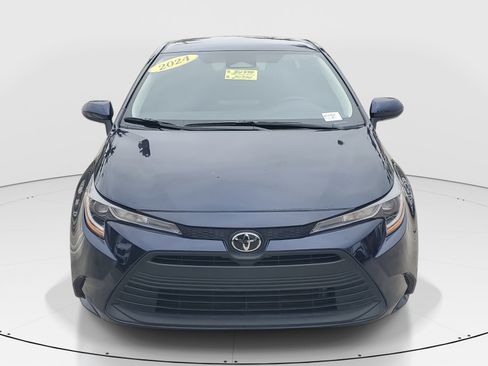 Used 2024 Toyota Corolla LE image 2