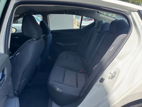 Used 2025 Nissan Altima 2.5 SV FWD image 27
