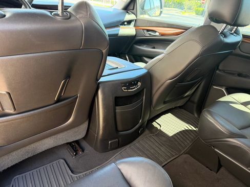 Used 2016 Cadillac Escalade 2WD image 19