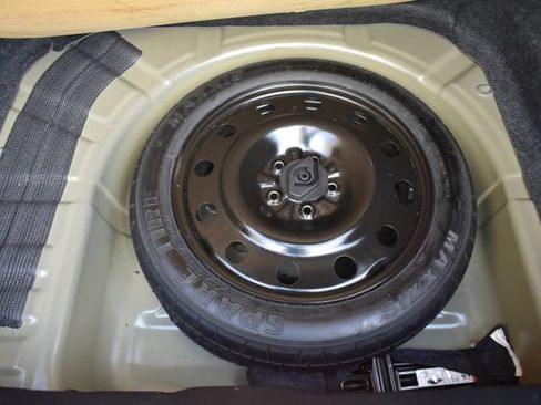 Used 2017 Ford Taurus SEL FWD image 32