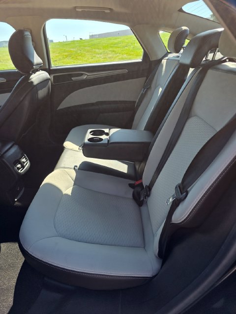 Used 2019 Ford Fusion SE w/ Equipment Group 151A FWD image 6