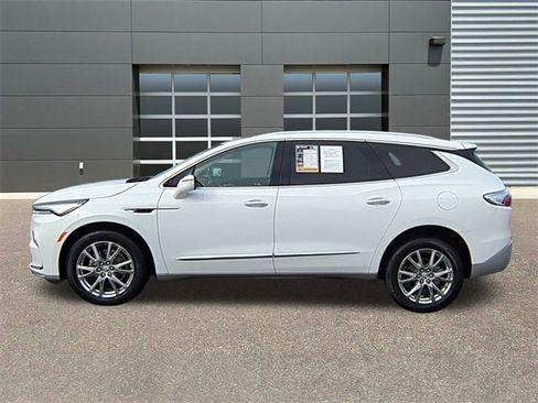 Used 2023 Buick Enclave Essence w/ Experience Buick Package image 4