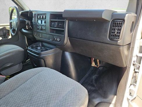 Used 2015 Chevrolet Express 2500 RWD image 19