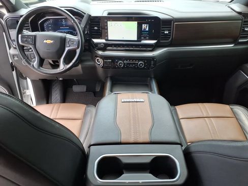 Used 2024 Chevrolet Silverado 2500 High Country w/ Technology Package AWD/4WD image 16