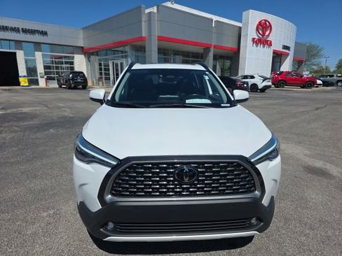 Used 2023 Toyota Corolla Cross XLE w/ Convenience Package image 3