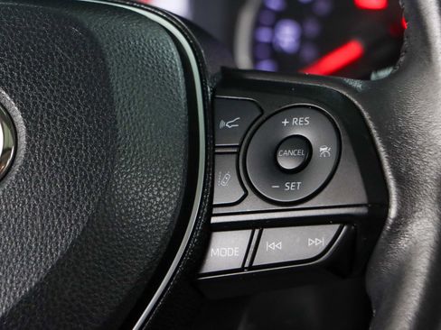 Used 2021 Toyota RAV4 XLE Premium image 14