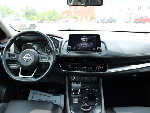 Certified 2022 Nissan Rogue SV w/ SV Premium Package AWD/4WD image 17
