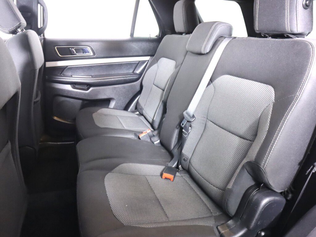 Used 2017 Ford Explorer XLT AWD/4WD image 32