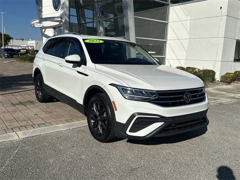 Certified 2022 Volkswagen Tiguan SE w/ Panoramic Sunroof Package image 4