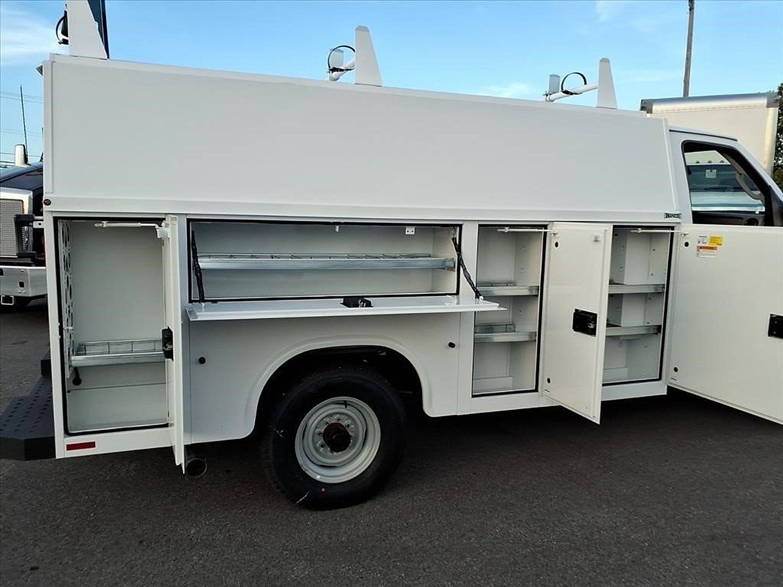 New 2027 Ford E-350 and Econoline 350 Super Duty w/ Power Equipment Group RWD image 9