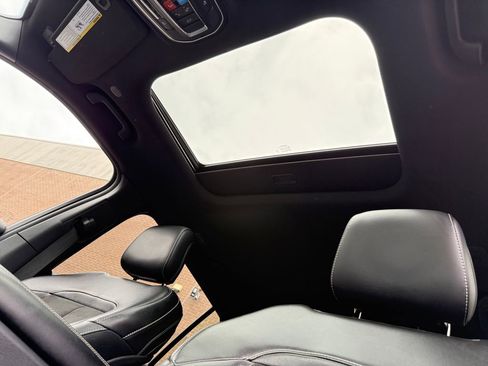 Used 2023 Jeep Grand Cherokee L Laredo AWD/4WD image 7