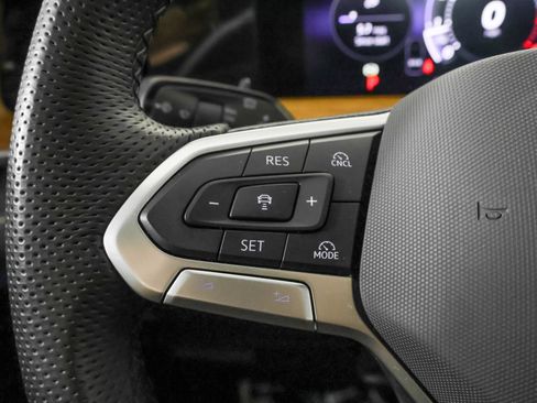 Used 2025 Volkswagen Tiguan SEL R-Line AWD/4WD image 28
