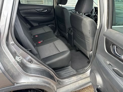 Used 2018 Nissan Rogue SV image 9