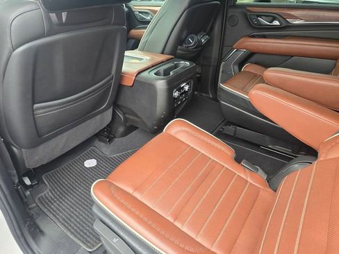 Used 2024 GMC Yukon XL Denali Ultimate AWD/4WD image 13