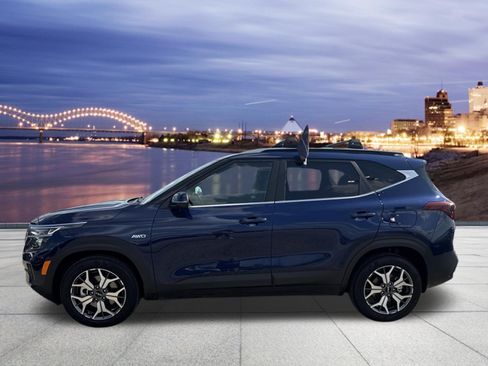 Used 2023 Kia Seltos EX AWD/4WD image 2
