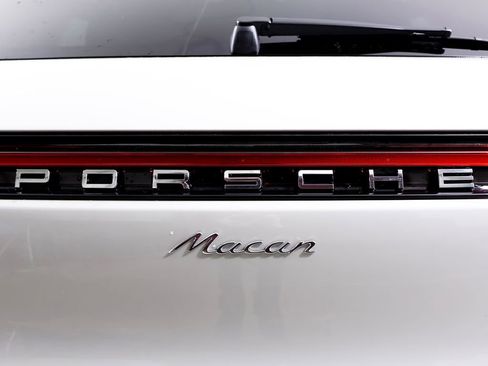 New 2026 Porsche Macan image 15