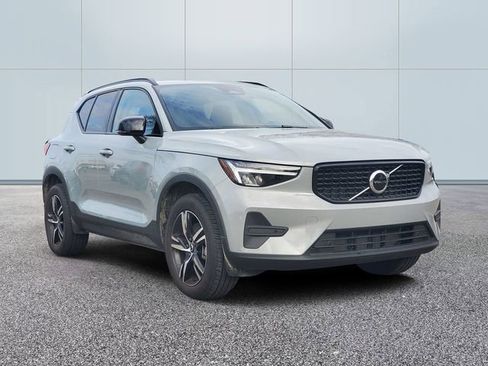 Used 2026 Volvo XC40 B5 Core w/ Climate Package AWD/4WD image 3