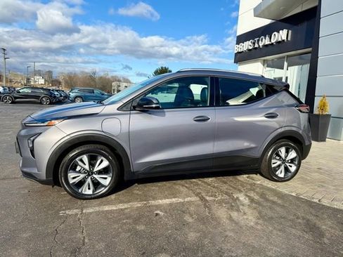Used 2022 Chevrolet Bolt EUV LT w/ Convenience Package image 5
