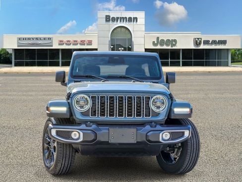 Used 2025 Jeep Wrangler Unlimited Sahara AWD/4WD image 6