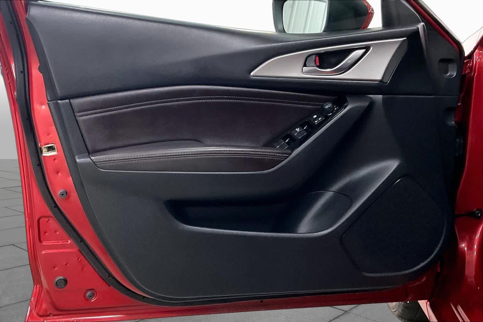 Used 2018 MAZDA MAZDA3 Touring FWD image 22