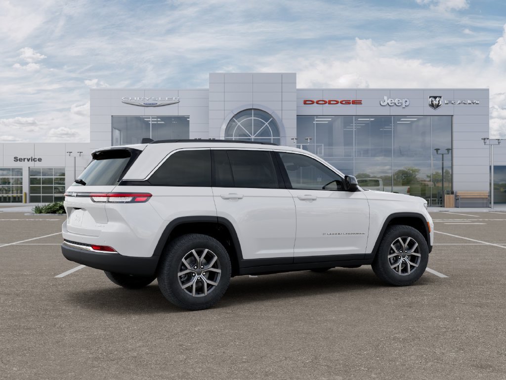 New 2027 Jeep Grand Cherokee Laredo RWD image 4