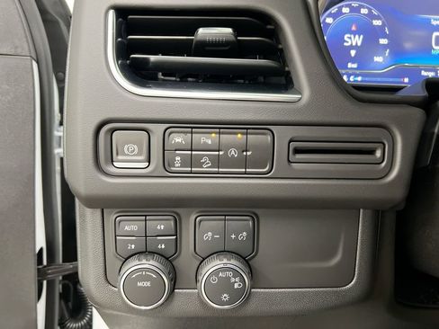 Used 2023 Chevrolet Tahoe Premier AWD/4WD image 18