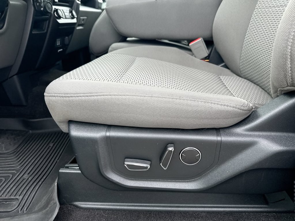 Used 2018 Ford F150 XLT w/ Equipment Group 302A Luxury AWD/4WD image 14