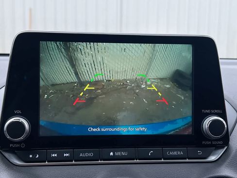 Used 2024 Nissan Sentra SV FWD image 17