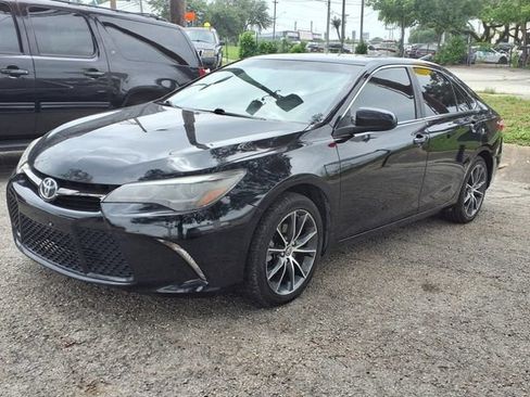 Used 2017 Toyota Camry XSE FWD image 3