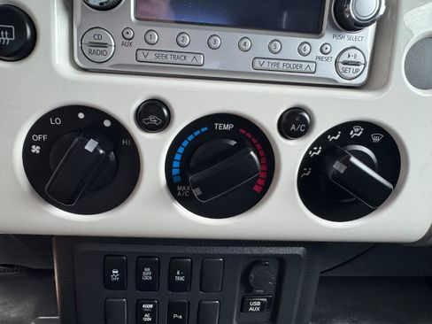 Used 2013 Toyota FJ Cruiser 4WD w/ Upgrade Pkg image 18