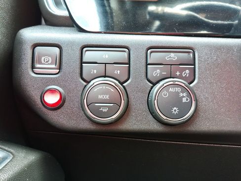 Used 2024 Chevrolet Silverado 2500 LT AWD/4WD image 23