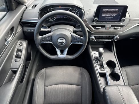 Used 2025 Nissan Altima 2.5 SV FWD image 16