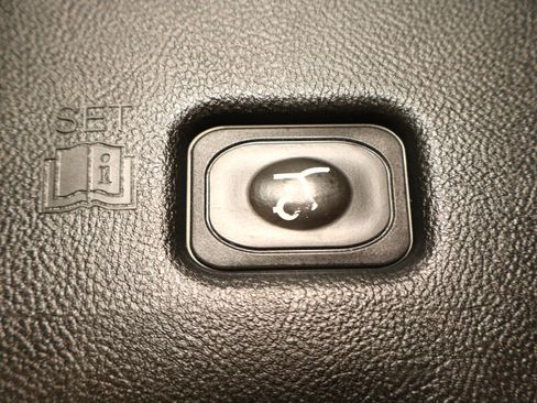 Used 2020 Lincoln Nautilus FWD w/ Equipment Group 101A image 37