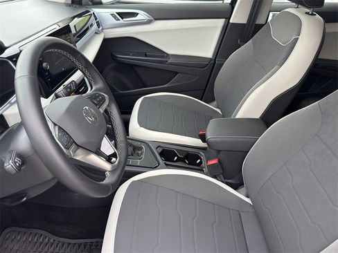 New 2025 Volkswagen Taos SE image 11