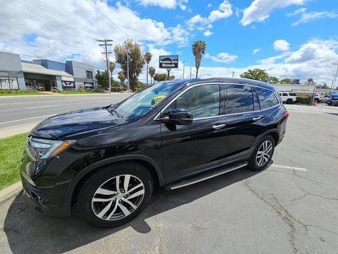 Used 2018 Honda Pilot Touring image 1