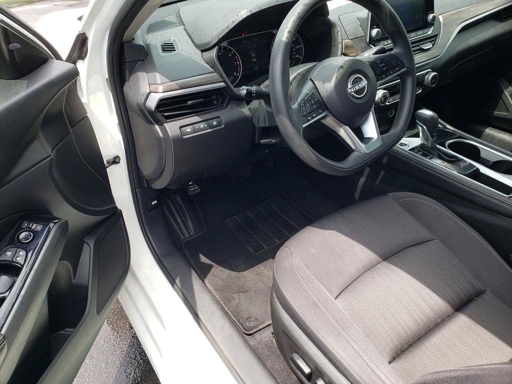 Used 2023 Nissan Altima 2.5 SV FWD image 9