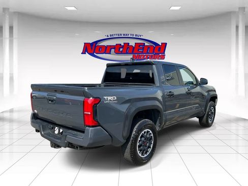 Used 2024 Toyota Tacoma TRD Off-Road image 3