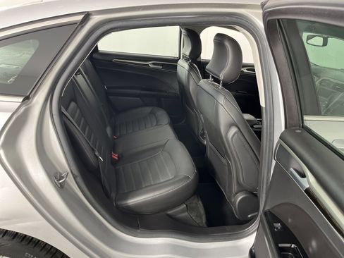 Used 2016 Ford Fusion SE w/ Equipment Group 202A image 28