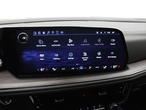 Used 2025 Chevrolet Suburban Z71 image 22