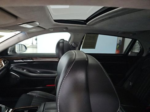Used 2017 Genesis G90 3.3T Premium RWD image 6