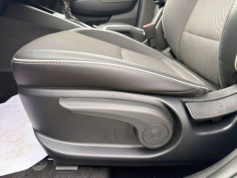 Certified 2024 Hyundai Venue Limited FWD image 16