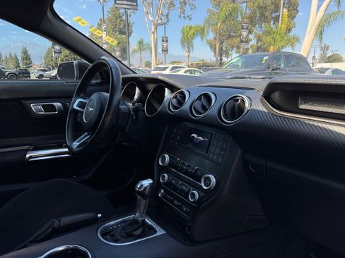 Used 2022 Ford Mustang Coupe RWD image 23