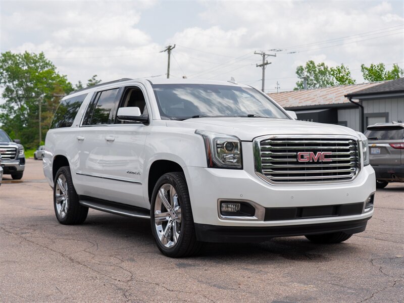 Used 2020 GMC Yukon XL SLT w/ Premium Edition AWD/4WD image 3