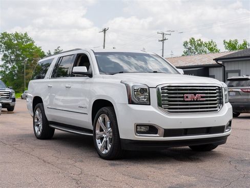 Used 2020 GMC Yukon XL SLT w/ Premium Edition AWD/4WD image 3