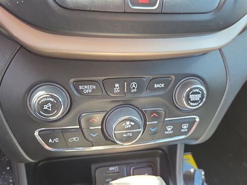 Used 2015 Jeep Cherokee Limited w/ Trailer Tow Group AWD/4WD image 26